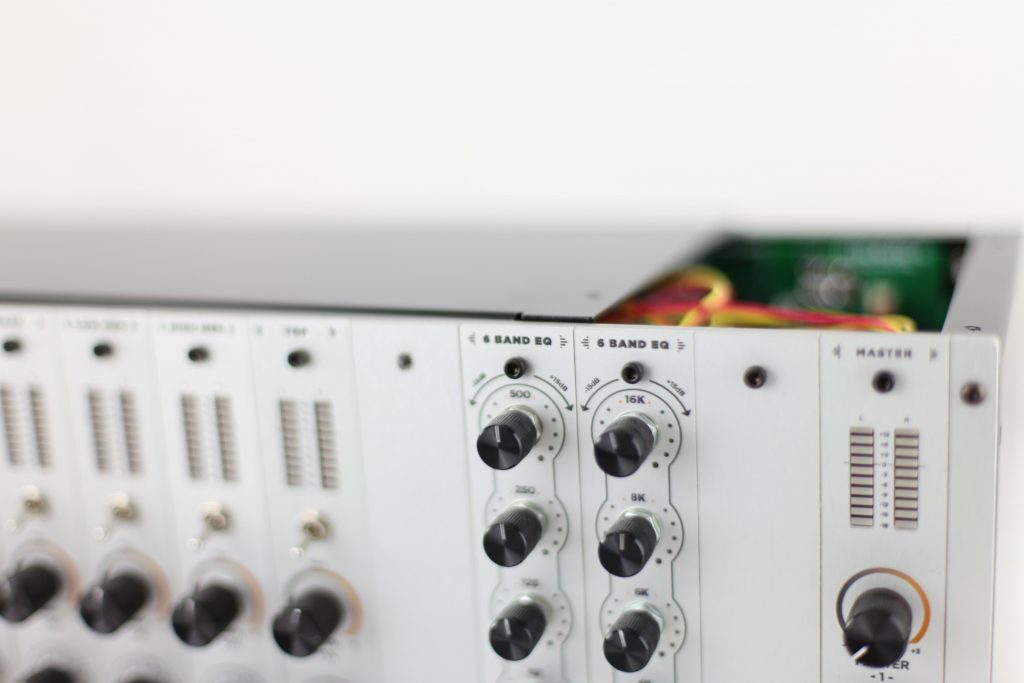 Modular Dub Preamp Remove Top Panel